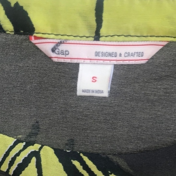 *4/$20* Gap Sheer Gray And Yellow Flower Blouse - Picture 3 of 4